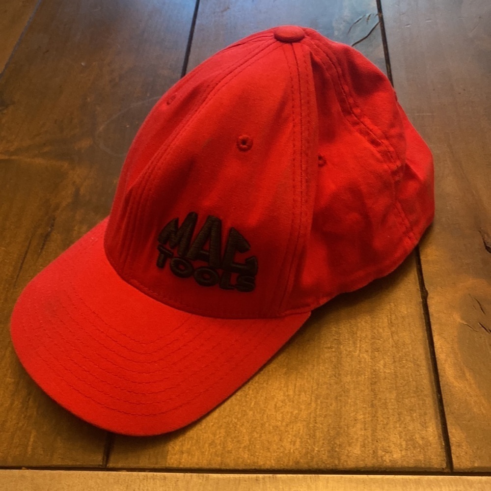 MAC Tools‎ fitted red hat size s/m